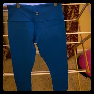 Reversible lululemon winder under crops